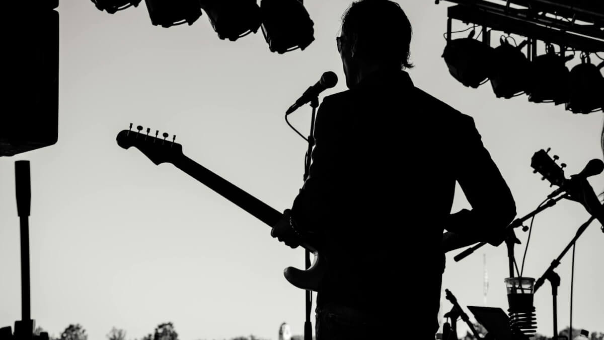 Varför människor älskar livemusik, gaming ochhögenergiska upplevelser illustration