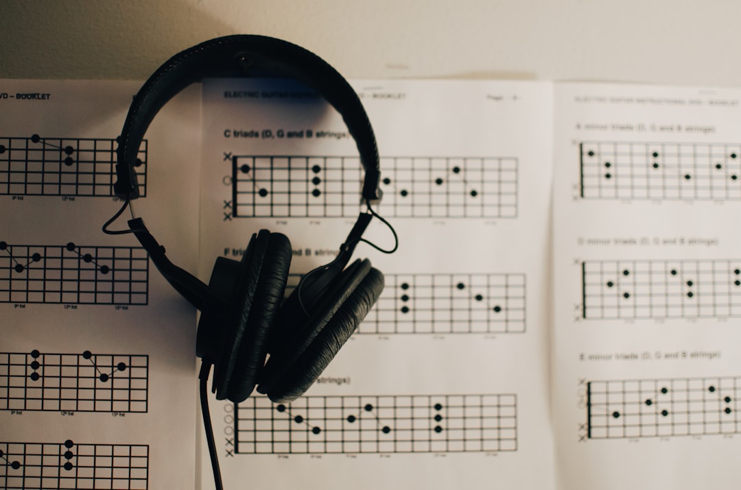 Tjuter i örat och lock – vad gör musiken? illustration
